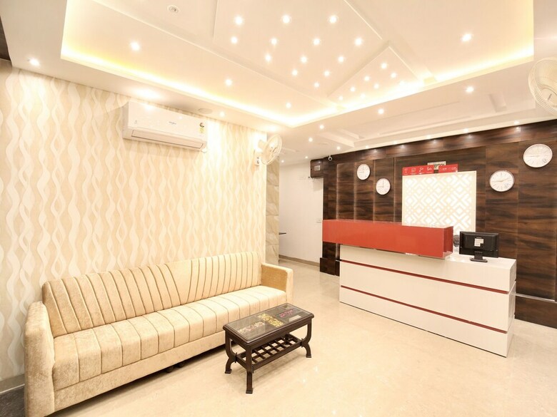 Oyo 15208 Hotel Unique