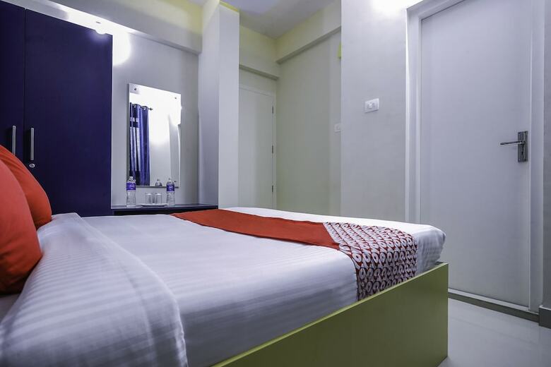 Hotel Oyo 15825 Blue Berry Apartments