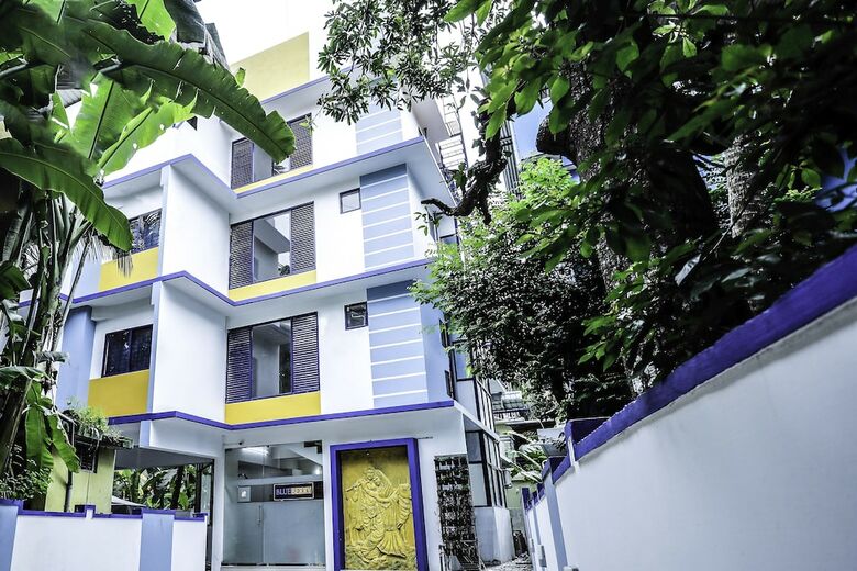Hotel Oyo 15825 Blue Berry Apartments