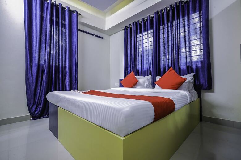 Hotel Oyo 15825 Blue Berry Apartments