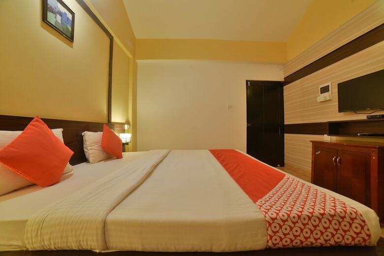 Oyo 30128 Reddy's Hotel