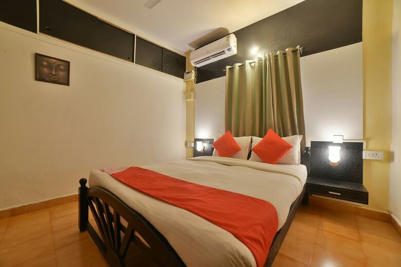 Oyo 30128 Reddy's Hotel