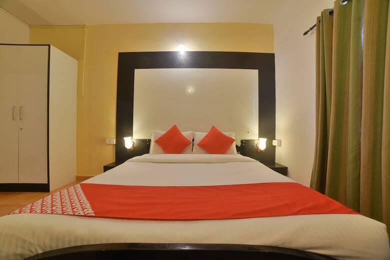 Oyo 30128 Reddy's Hotel