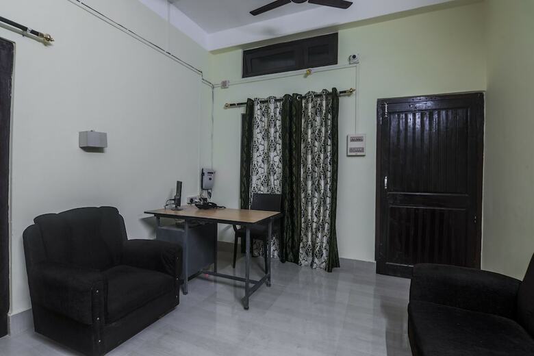 Hotel Oyo 18761 Nirvana