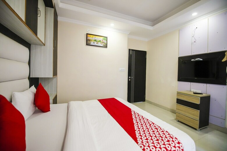 Hotel Oyo 18421 Uphill Courtyard