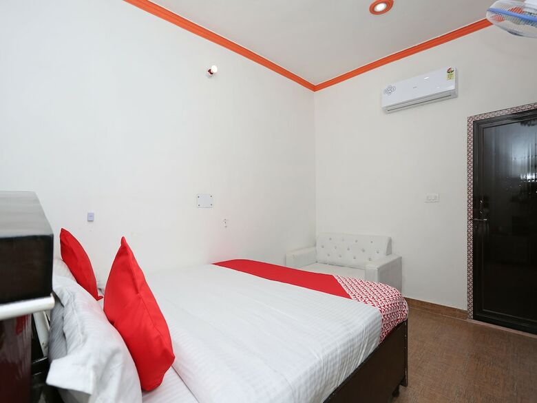 Oyo 15492 Hotel Dolly