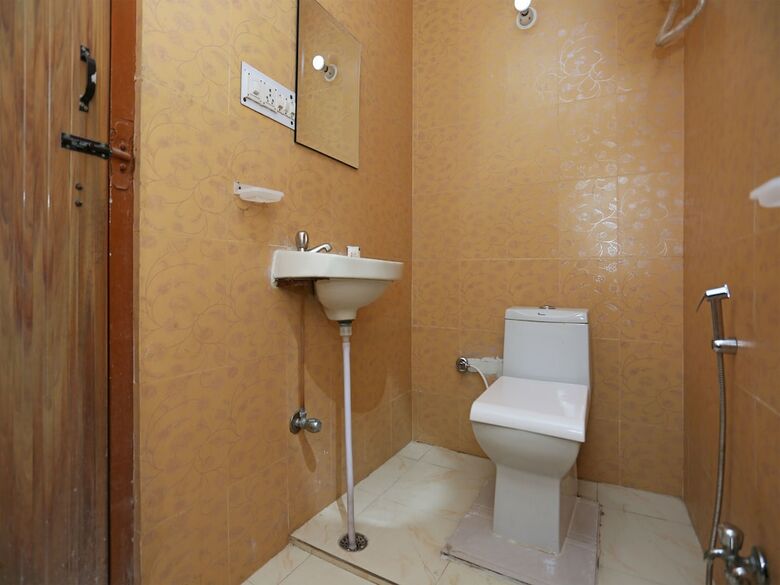 Oyo 15492 Hotel Dolly