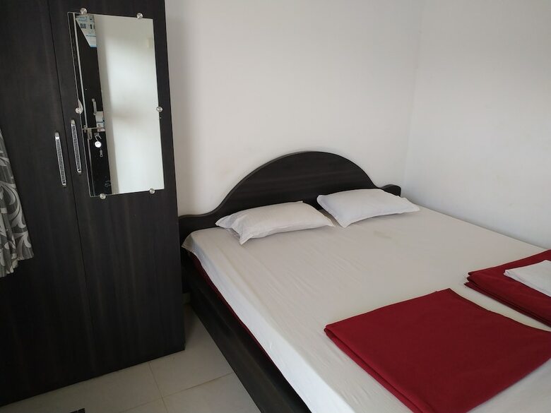 Hostal Iroomz Hotel Gananjaya