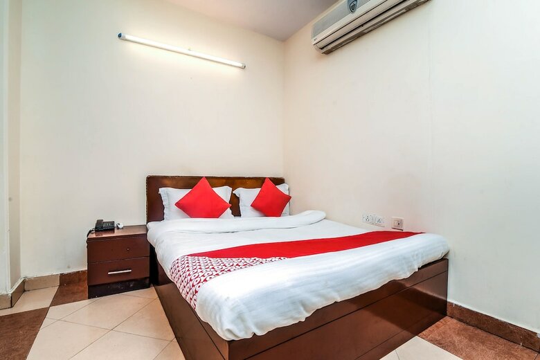 Hotel Oyo 18690 Ambica Deluxe