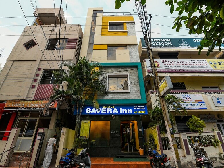 Apartamentos Oyo 22116 Savera Inn Lodge