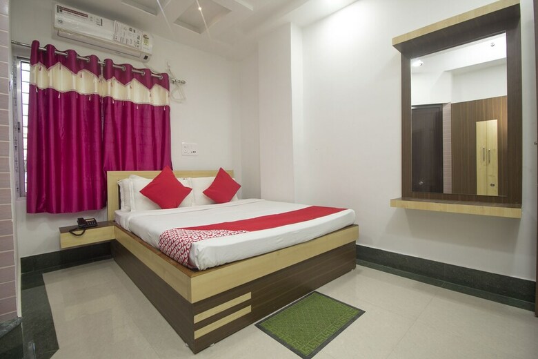 Hotel Oyo 27907 Greater Kailash The Palace