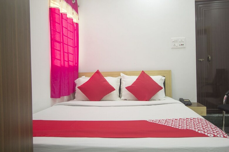 Hotel Oyo 27907 Greater Kailash The Palace