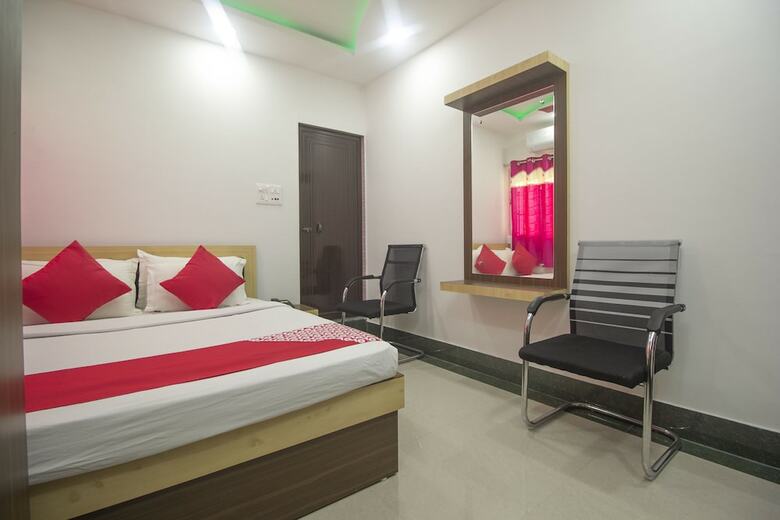 Hotel Oyo 27907 Greater Kailash The Palace