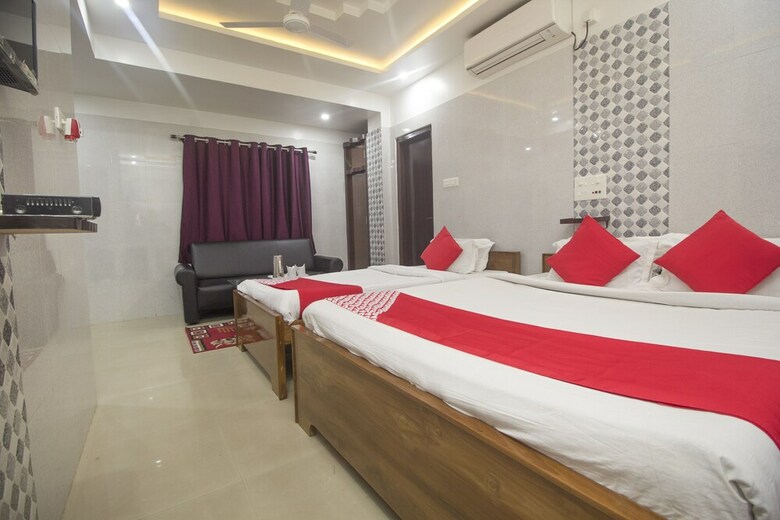 Hotel Oyo 27907 Greater Kailash The Palace