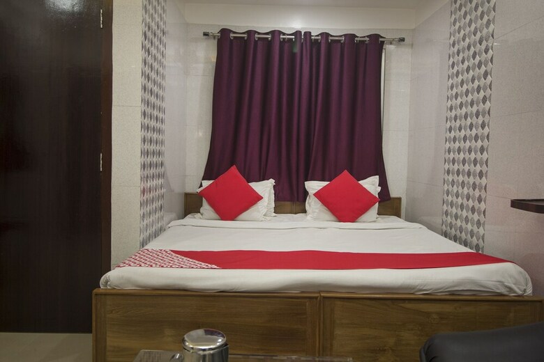 Hotel Oyo 27907 Greater Kailash The Palace