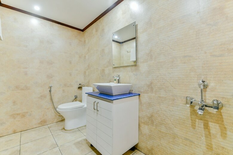 Oyo 23063 Luxury Meghavarsham 5bhk
