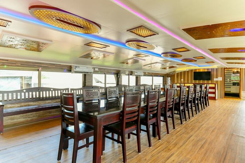 Hotel Oyo 24463 Indigo Luxury 4bhk