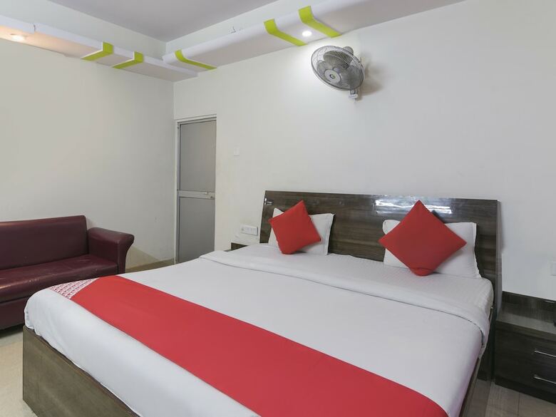 Oyo 4472 Hotel Chandra Deep