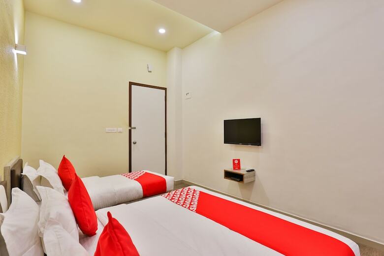 Hotel Oyo 18775 Utsav Banquet And Rooms