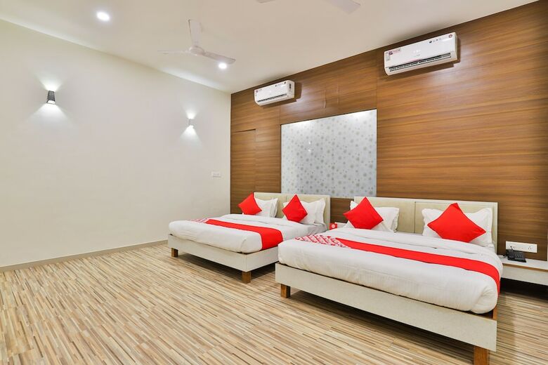 Hotel Oyo 18775 Utsav Banquet And Rooms