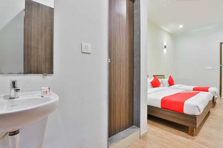 Hotel Oyo 18775 Utsav Banquet And Rooms