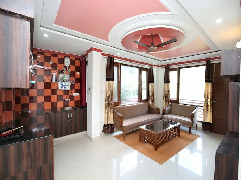 Hotel Oyo 17175 Home Blissful 2bhk Kumarhatti