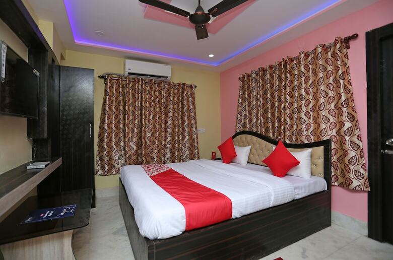 Hotel Oyo 22566 Red Velvet Inn