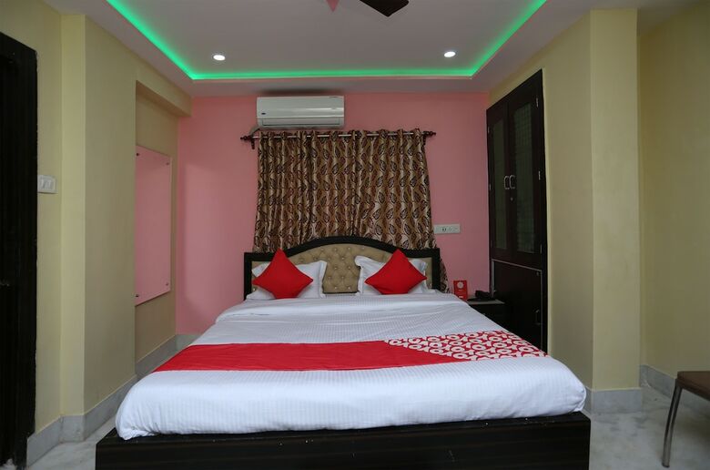 Hotel Oyo 22566 Red Velvet Inn