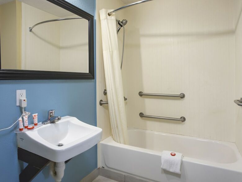 Oyo Hotel Knoxville Tn Cedar Bluff I-40