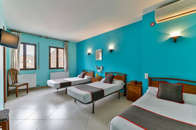 Oyo Hotel Can Peixan