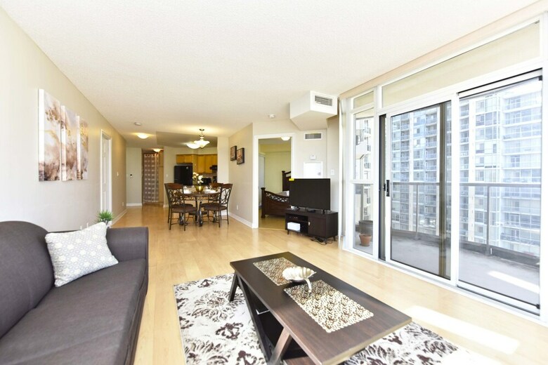 Sarkar Suites - 3888 Duke Of York Blvd