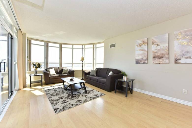Sarkar Suites - 3888 Duke Of York Blvd