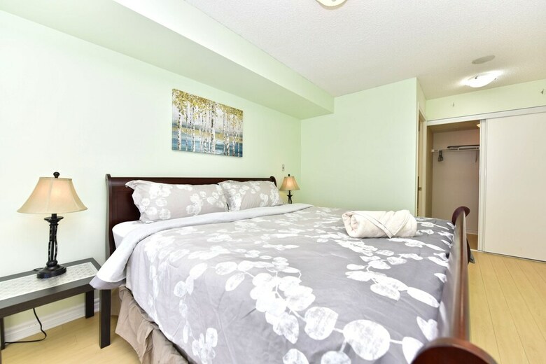 Sarkar Suites - 3888 Duke Of York Blvd