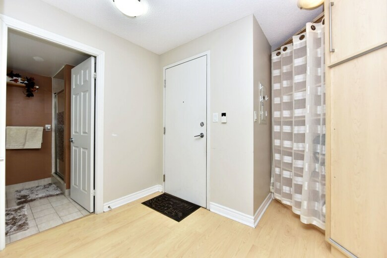 Sarkar Suites - 3888 Duke Of York Blvd