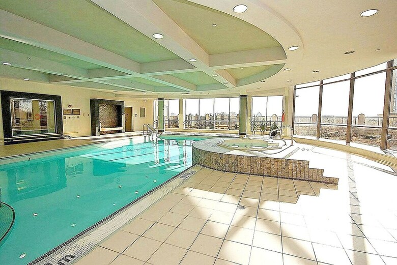 Sarkar Suites - 3888 Duke Of York Blvd
