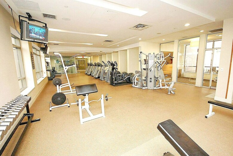 Sarkar Suites - 3888 Duke Of York Blvd