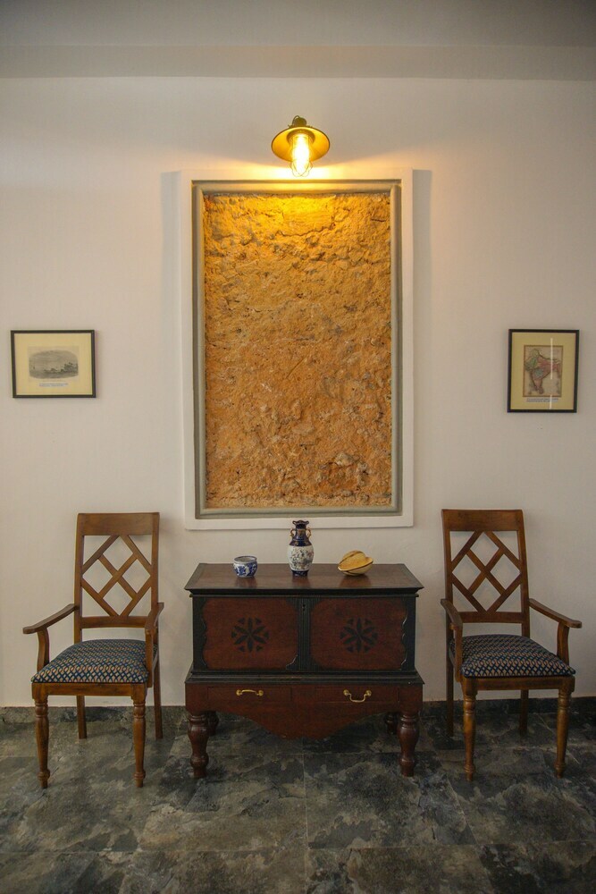 Hotel Dutch Wall