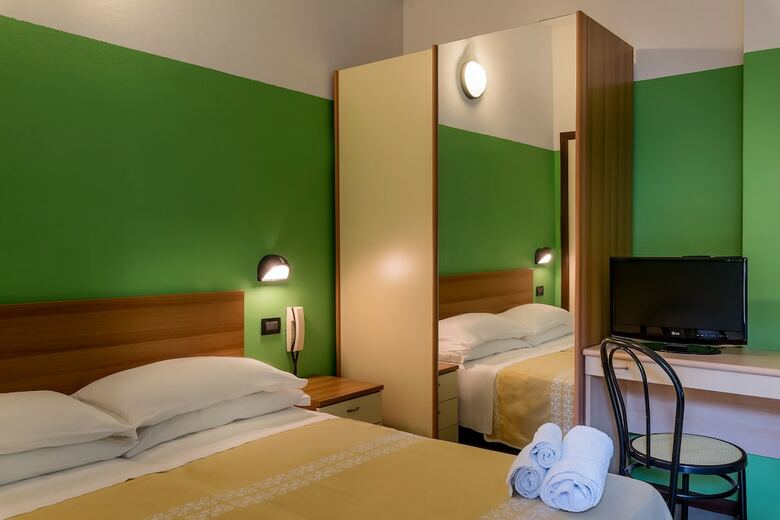 Hot N' Fun Berna Hotel
