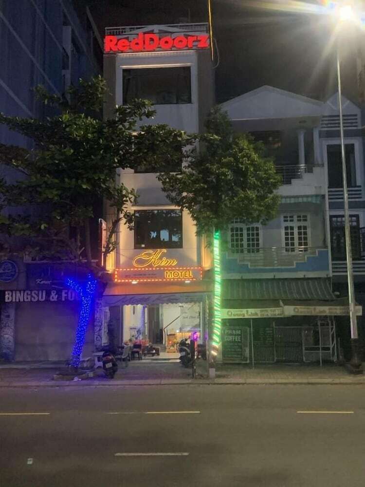 Hotel Kim Near Cau Song Han