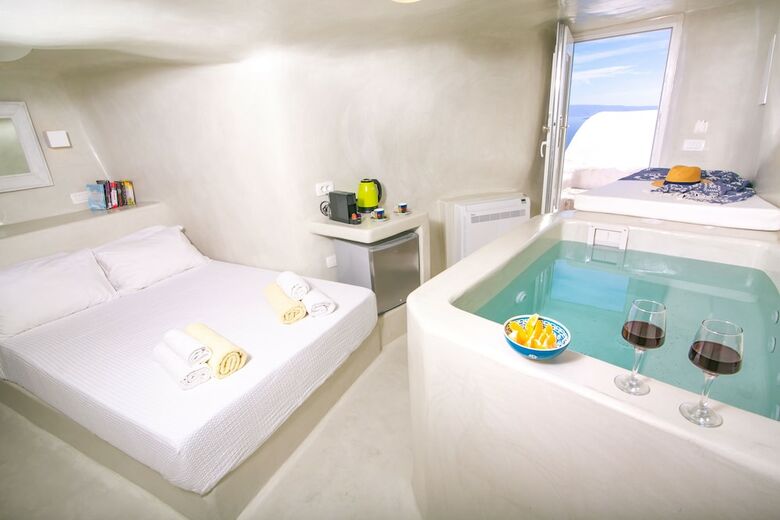 Hotel White Cave House