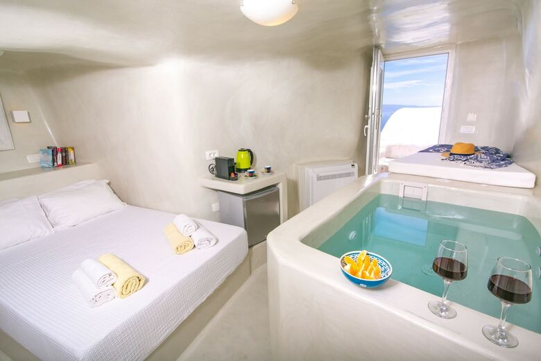 Hotel White Cave House