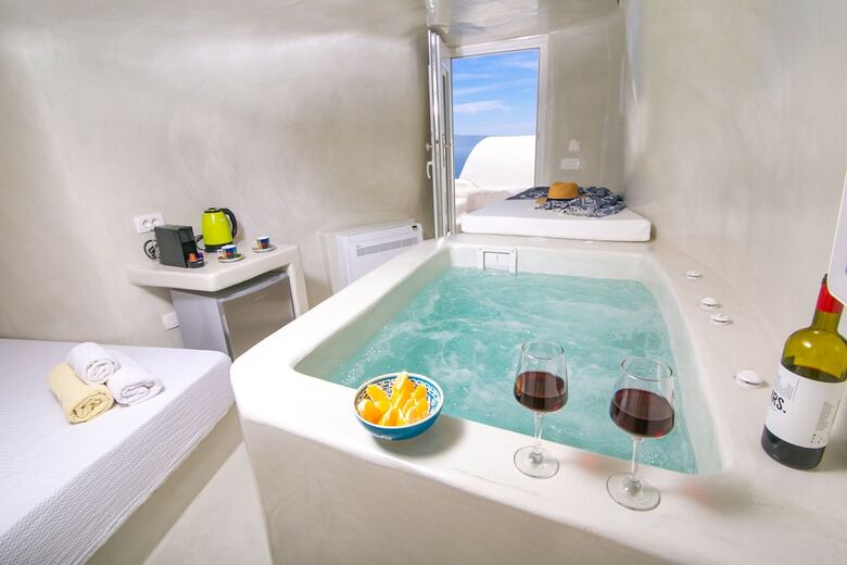 Hotel White Cave House