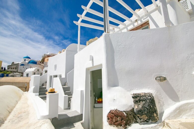 Hotel White Cave House