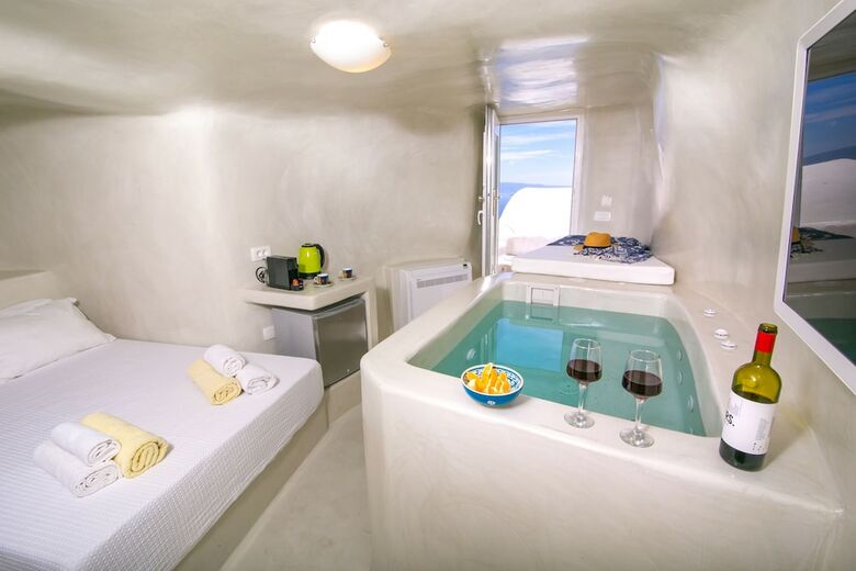 Hotel White Cave House