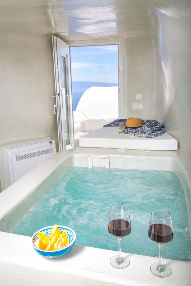 Hotel White Cave House
