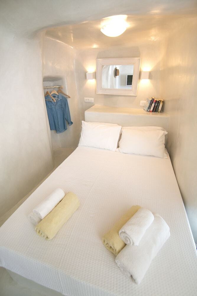 Hotel White Cave House