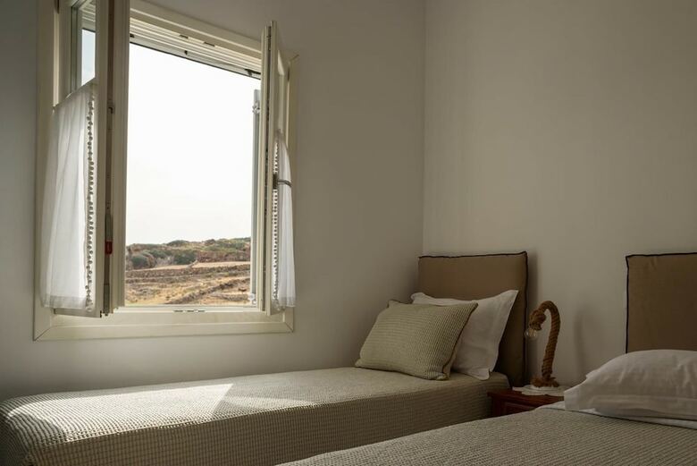 Irene Kimolos Villas