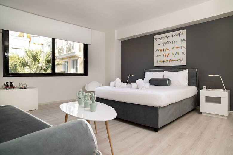 Apartamentos Plaka Heart