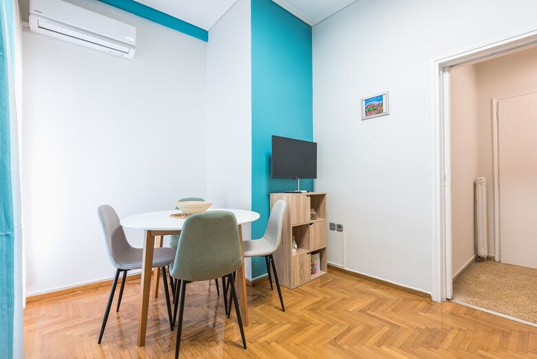 Warm Delightful Acropolis Apartment