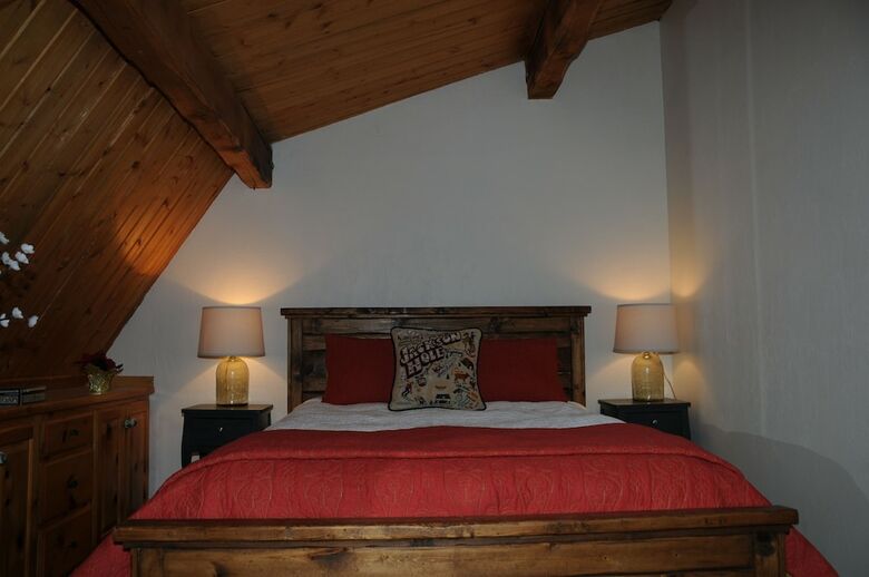 Bed & Breakfast Fin And Feather Inn